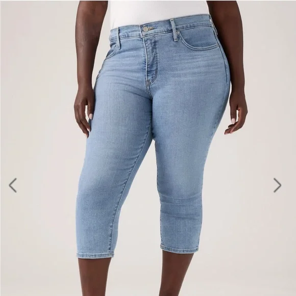 Levi's Women's Cropped Light Blue Jeans - Picture 1 of 16